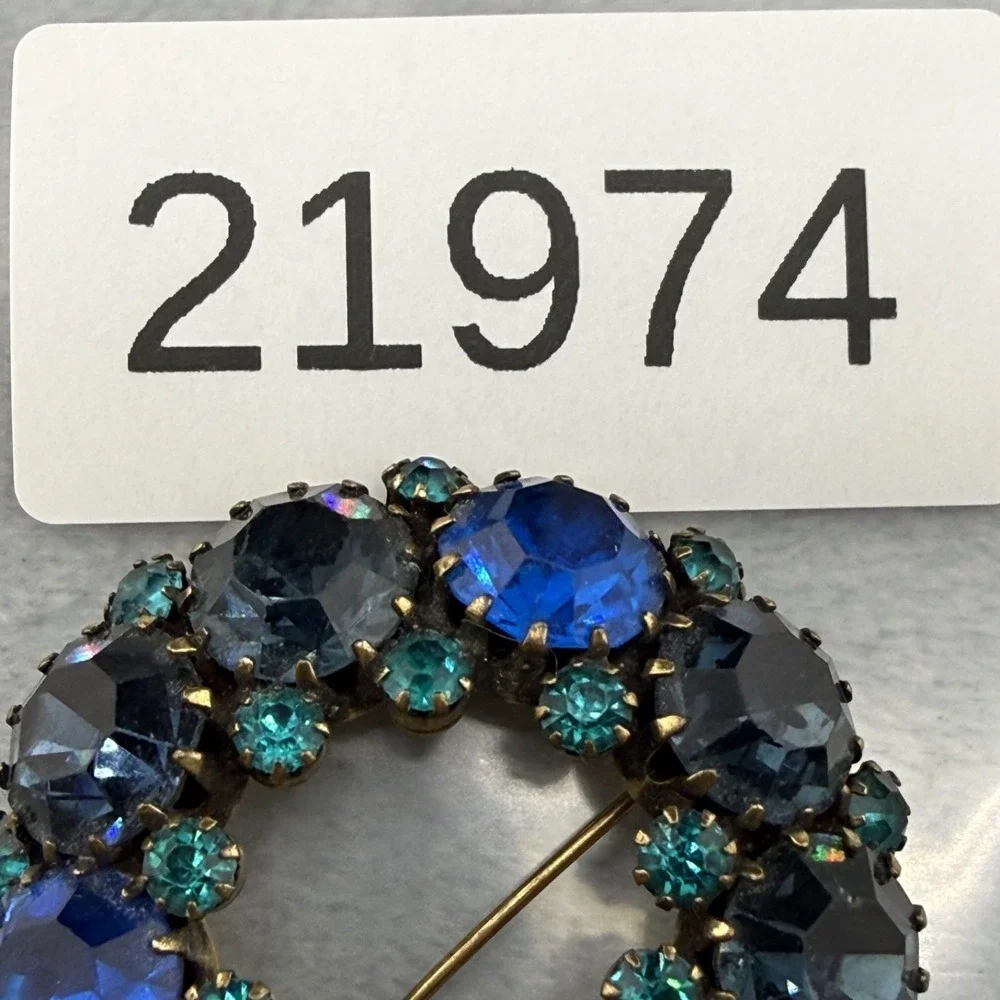 Vintage Rhinestone Brooch‎ Wreath Gold Tone Blue Green Rhinestone Well Made